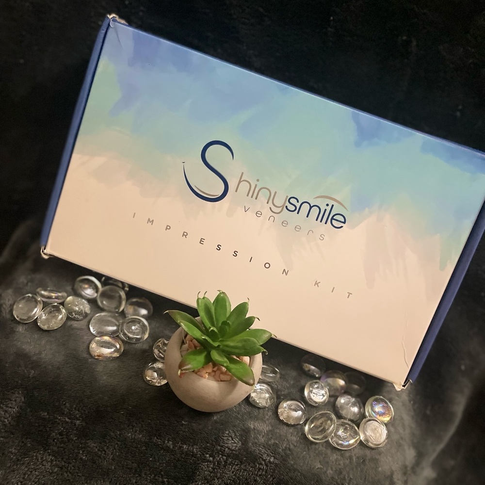 ✨⭐️🎀SHINY SMILE VENEERS BRAND NEW🎀⭐️✨NWT